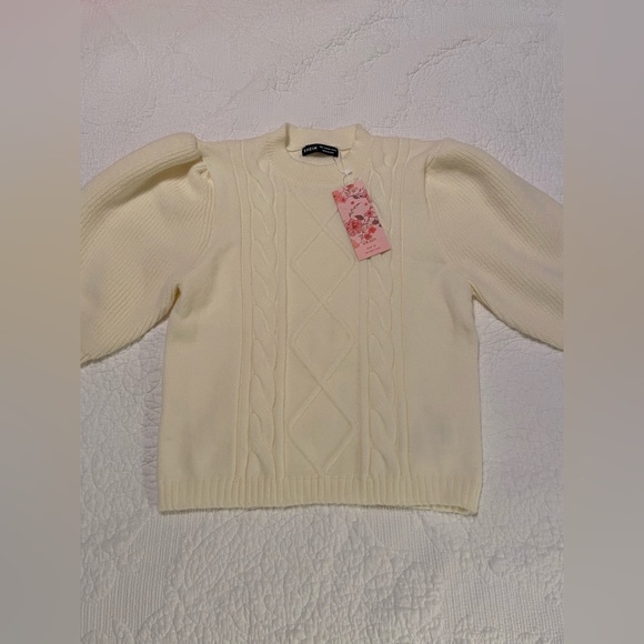 Cream short sleeve sweater. Brand new never worn. - Picture 1 of 5